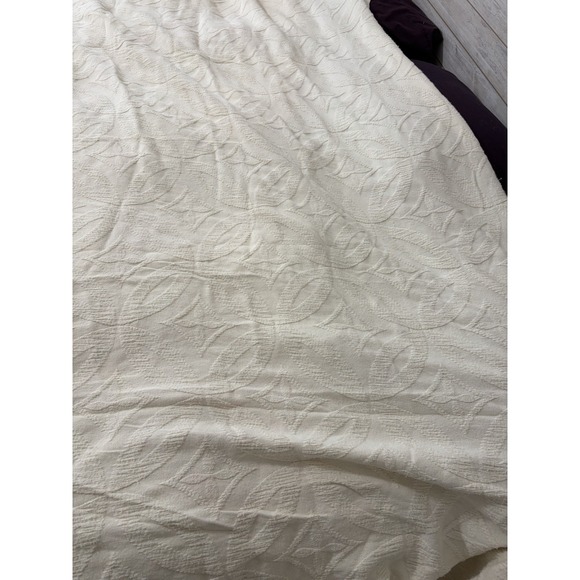Crown Crafts Other - Vtg. KING Bedspread Crown Crafts WOVEN Ivory Cotton 112"x108" Chenille Wedding